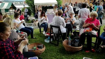 Mestne kvačkarice vabijo na Art tržnico