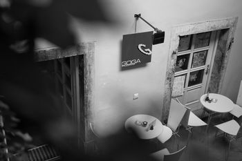 Nož v usta, vilice v oči, pot pod noge!