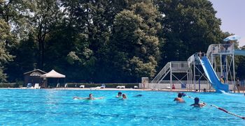 Na kopališču Kodeljevo se številni mladi kopajo brezplačno