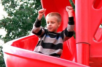 Obnova otroških igrišč in nove avtobusne nadstrešnice Obnova otroških igrišč in nove avtobusne nadstrešnice