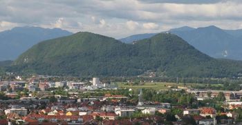 Tek na Šmarno goro = naj gorski tek na svetu Tek na Šmarno goro = naj gorski tek na svetu