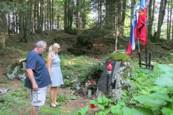 Praznik KS Podmežakla s položitvijo venca in cvetja na Zakopih