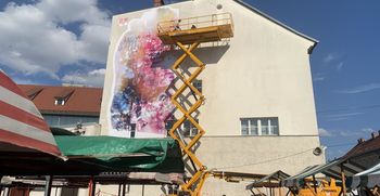 Nova poslikava na Mahrovi hiši predstavlja upanje Nova poslikava na Mahrovi hiši predstavlja upanje