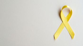 Junaki 3. nadstropja županu Bojanu Šrotu pripeli zlato pentljico