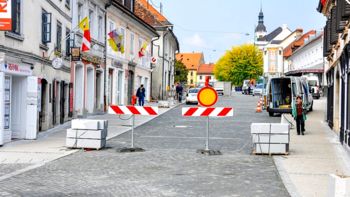 Dogajanje ob koncu tedna bo spremljalo več popolnih zapor