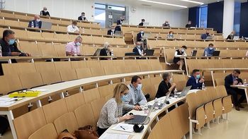 Po prvi obravnavi sprejet OPPN za gradnjo bazenskega kompleksa v Češči vasi, svetniki podali soglasje k imenovanju direktorice javnega zavoda Dolenjske Lekarne Novo mesto, mag. Miroslave Abazović