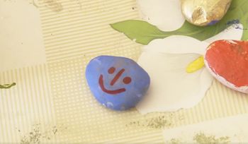 VIDEO: Kamenčki prijaznosti ob Mednarodnem dnevu prijaznosti