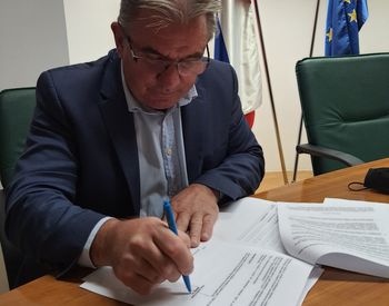 Minister Vizjak za izboljšanje stanja habitatov na Pohorju podpisal pogodbo za skoraj 2,2 milijona evrov