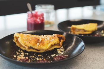 Ste si že ogledali spletni tečaj – "Cele kuha skozi čas s Petro Zlatoper?"