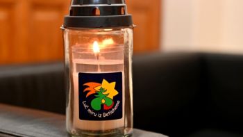 Luč miru iz Betlehema dosegla Novo mesto