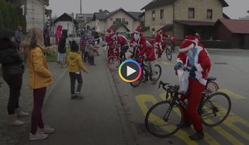 Božički na kolesih razveselili otroke v Litiji in Šmartnem