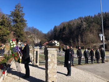 Položili vence pri spominskem obeležju 100 frankolovskih žrtev
