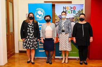 "Dojenje naj bo sprejeto povsod"