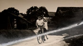 Črno-bele podobe barvitega življenja v KS Stopiče