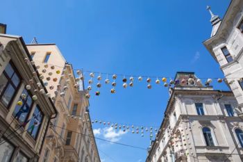 Video: Stritarjeva ulica v nogometni podobi Video: Stritarjeva ulica v nogometni podobi