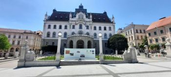 Prenova odprtega prostora pred Kranjskim deželnim dvorcem