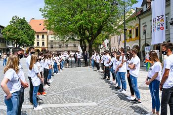 Novomeški maturantje zaplesali na edini četvorki v Sloveniji