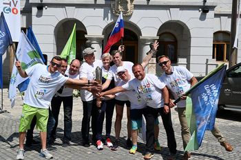 Slovenska bakla v družbi športnih navdušencev zaokrožila po Novem mestu