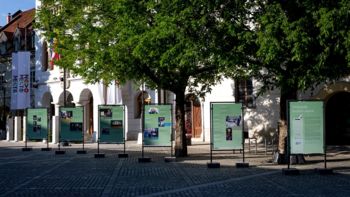 Na Glavnem trgu sprehod skozi razstavo zgodovine dolenjskega knjižnega sejma