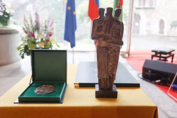 V spomin na častni meščanki in častne meščane