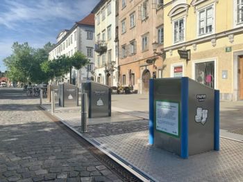 Opozorilne nalepke na zabojnikih za odpadke