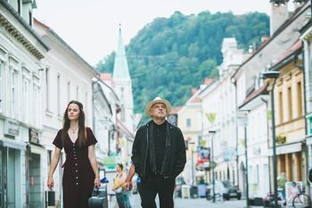Ditka in Feri Lainšček ob spremljavi pianista Gorazda Čepina