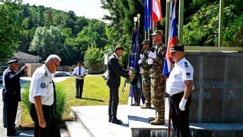 Pred dnevom državnosti na Pogancih tradicionalno položili venec