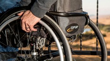 Društvo Svelipa svetuje: Kako pridobiti osebnega asistenta?