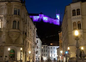 Tudi Ljubljanski grad se je obarval vijolično