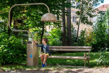 Čudežna klop nas popelje v svet pravljic