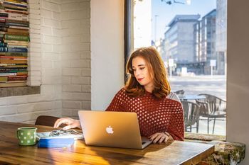 POSKRBIMO ZA SPLETNO VSEBINO, KI BO PRITEGNILA VAŠE STRANKE