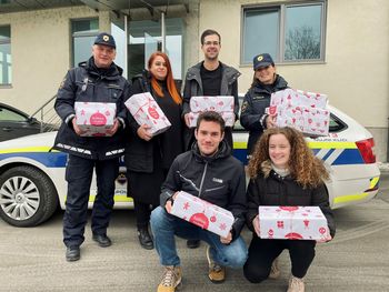 V Božičkovi tovarni daril uspešno obdarili kar 1.250 otrok V Božičkovi tovarni daril uspešno obdarili kar 1.250 otrok