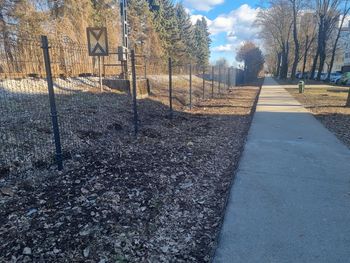 Ob železniški progi nova ograja 