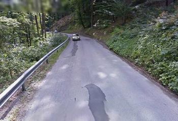 Popolna zapora cestnega odseka na Lancovem zaradi sanacije zidov