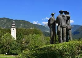 Občinska slovesnost predstavljena v Kulturni dom Joža Ažmana Občinska slovesnost predstavljena v Kulturni dom Joža Ažmana