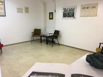 Čitalnica z razstavo v raum AU