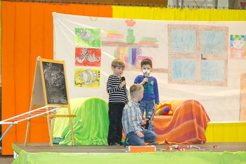 PETER NOS JE VSEMU KOS - PRIREDITEV OB MATERINSKEM DNEVU