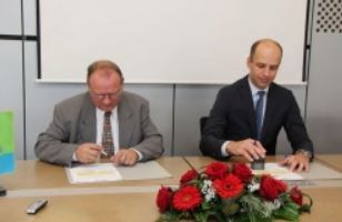 Občinske ceste bo vsaj pet let vzdrževal novomeški CGP