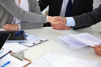 Vpliv nove GRADBENE ZAKONODAJE na SKLEPANJE POGODB v zvezi z načrtovanjem, gradnjo in vzdrževanjem 