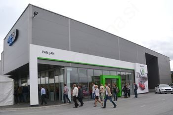Pan Jan v Ivančni Gorici odprl nov salon vozil Škoda