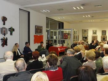 Nebesa Cadillac v Splošni knjižnici Slovenske Konjice