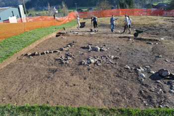 Arheološka izkopavanja za namen gradnje mrliške vežice v Polhovem Gradcu