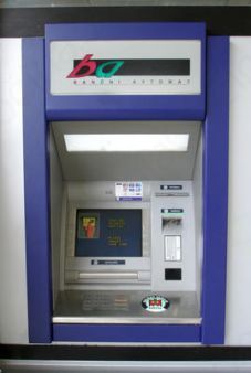 Prepogosto nedelujoč bankomat pri Tušu