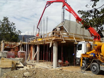 Dela na gradbišču v Kovorju napredujejo