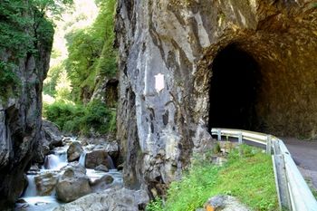 RAZKOŠJE POTI USTVARJA NOVE TURISTIČNE PRILOŽNOSTI V OBČINI TRŽIČ RAZKOŠJE POTI USTVARJA NOVE TURISTIČNE PRILOŽNOSTI V OBČINI TRŽIČ