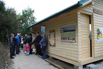 Otvoritev šolskega učnega čebelnjaka Otvoritev šolskega učnega čebelnjaka