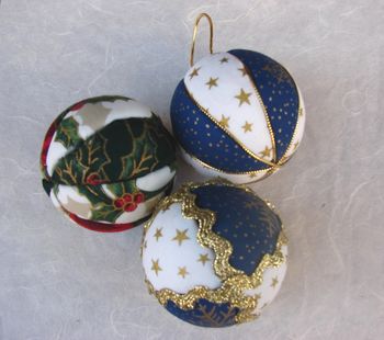 Novoletni okraski iz blaga v tehniki patchwork z Margareto Volk Čalič