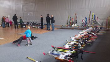 DRUGI SMUČARSKI SEJEM NOVE IN RABLJENE SMUČARSKE OPREME V ŠPORTNI DVORANI VRANSKO