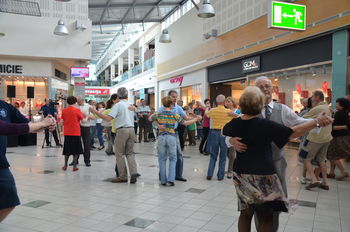 Zaplešimo na ploščadi !