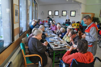 Kostanjev piknik v Ajdovskem Domu